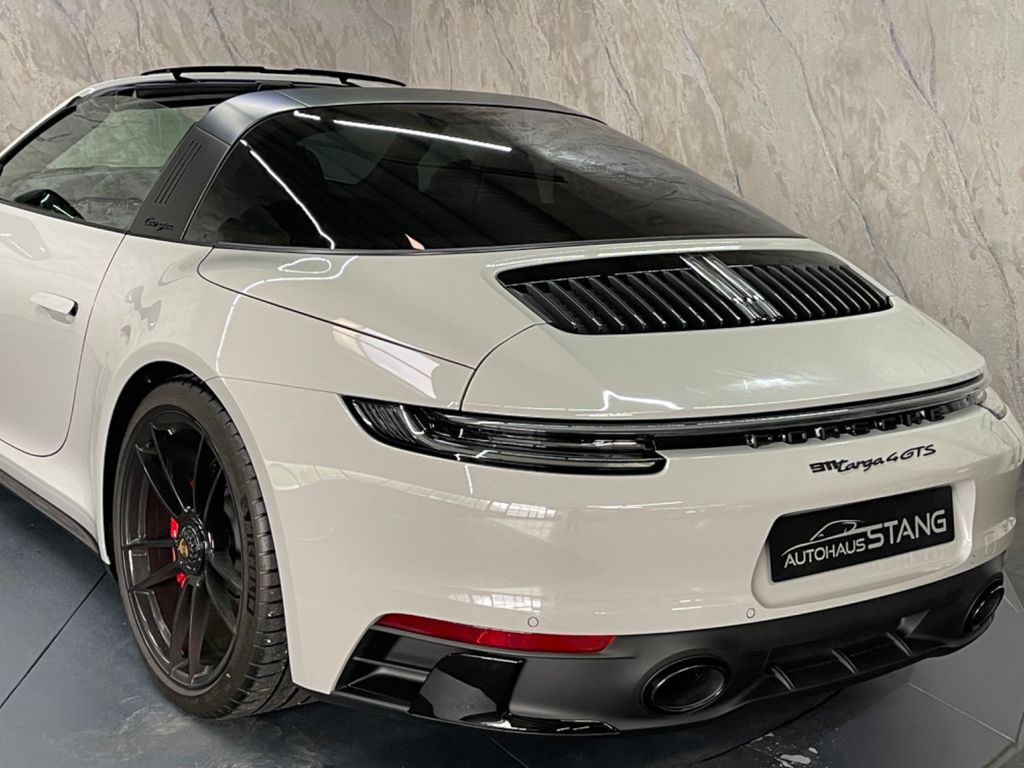 Porsche 911 2023