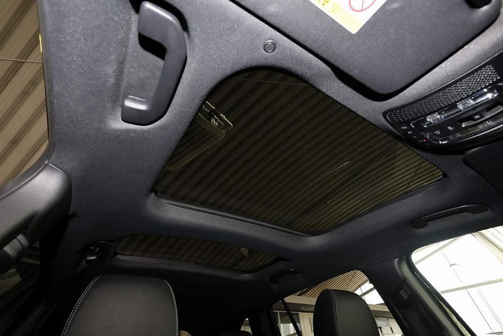 Mercedes-Benz EQB 2022