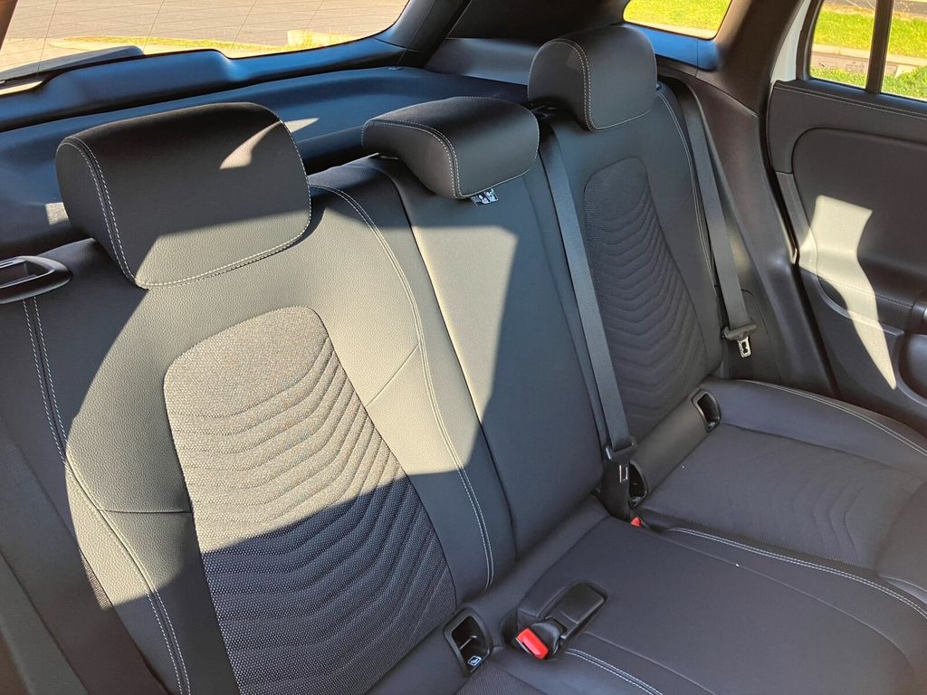 Mercedes-Benz GLA 200 2024