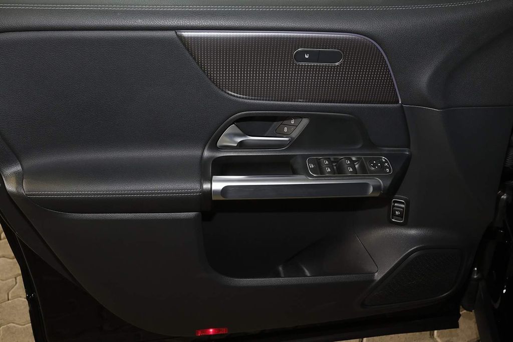 Mercedes-Benz EQB 2022