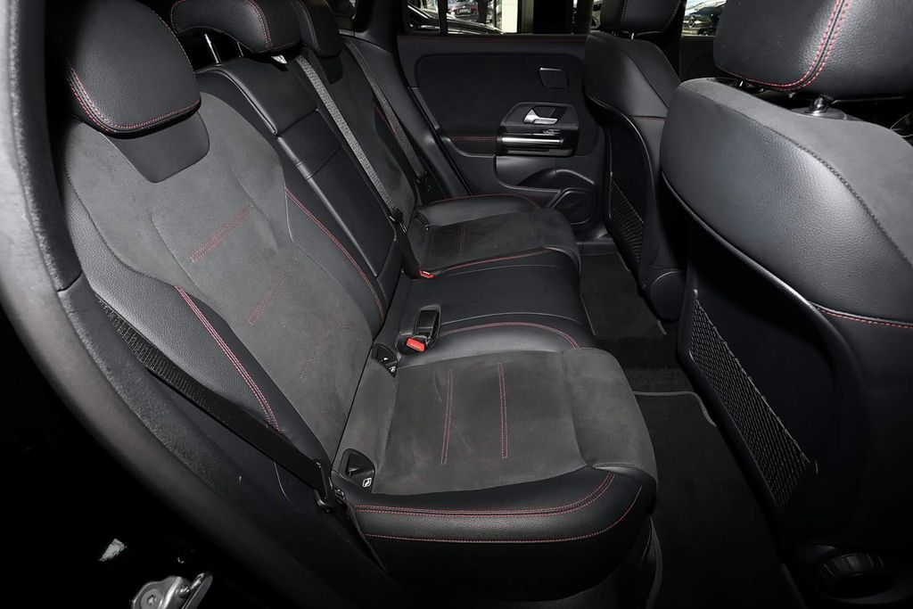 Mercedes-Benz EQA 2021