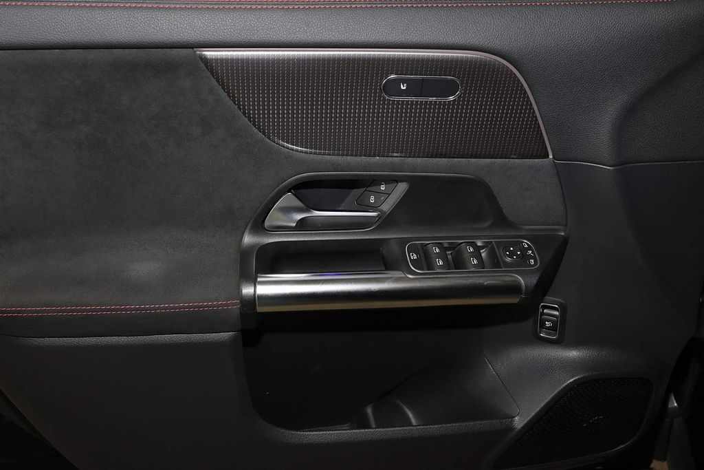 Mercedes-Benz EQA 2021