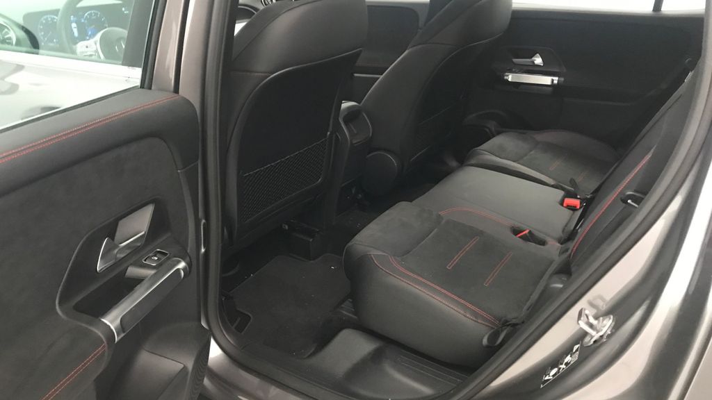 Mercedes-Benz GLB 250 2021