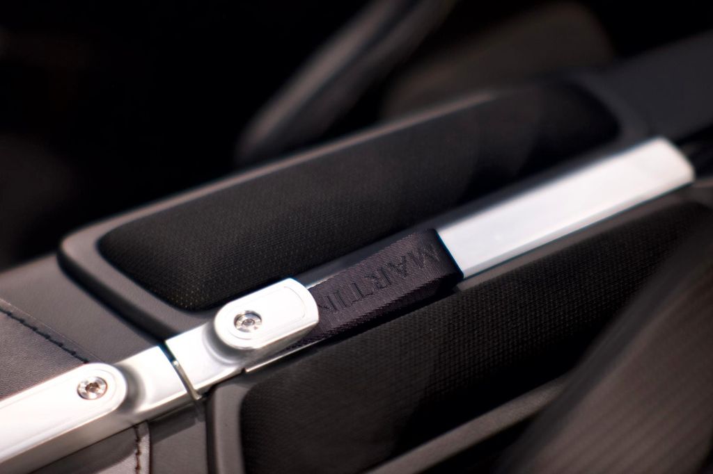 Aston Martin V12 Vantage 2022