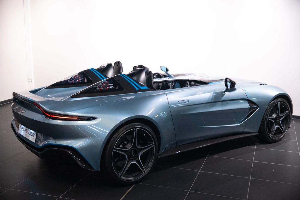 Aston Martin V12 Vantage 2022