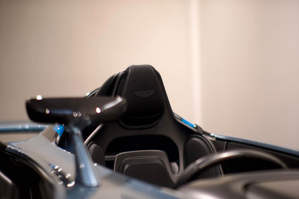 Aston Martin V12 Vantage 2022