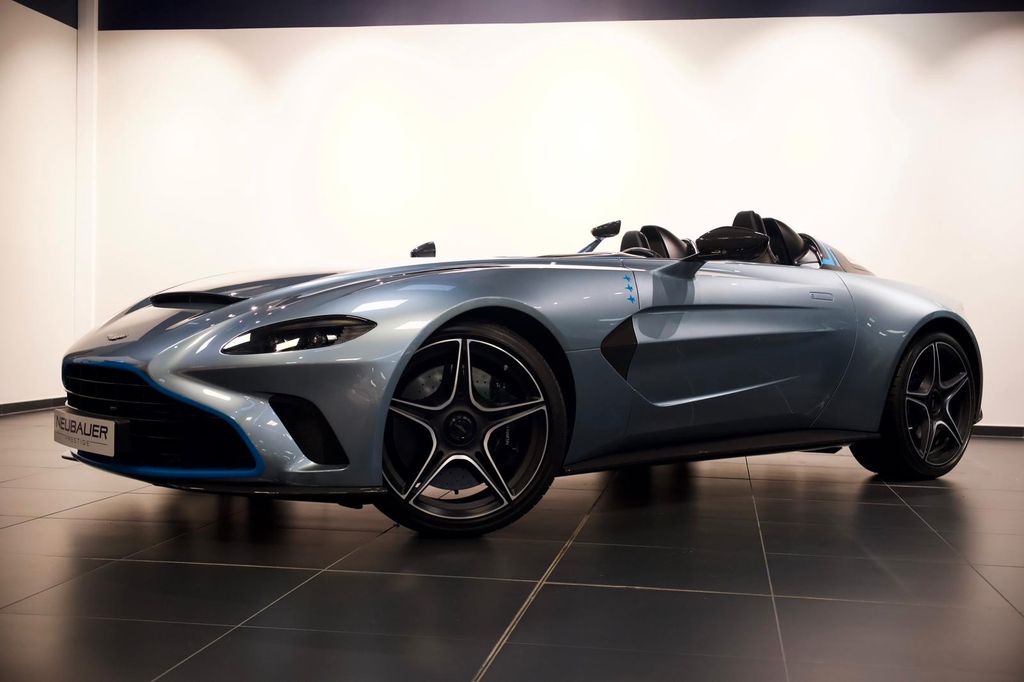 Aston Martin V12 Vantage 2022