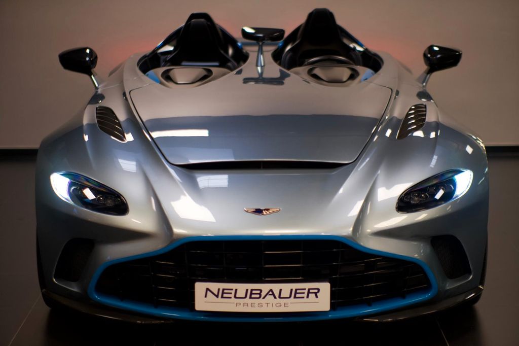 Aston Martin V12 Vantage 2022