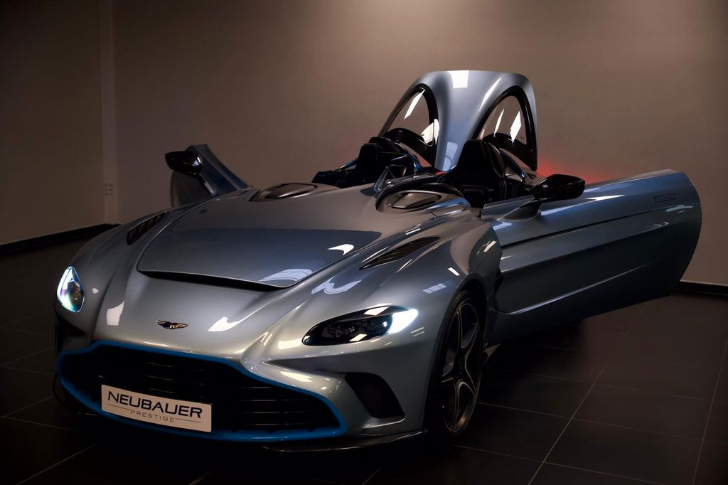 Aston Martin V12 Vantage 2022