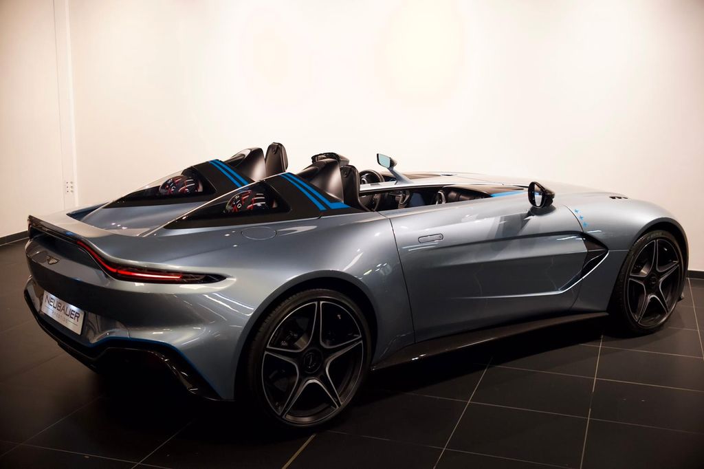 Aston Martin V12 Vantage 2022