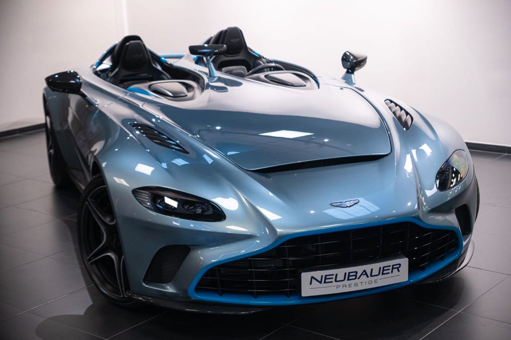 Aston Martin V12 Vantage 2022