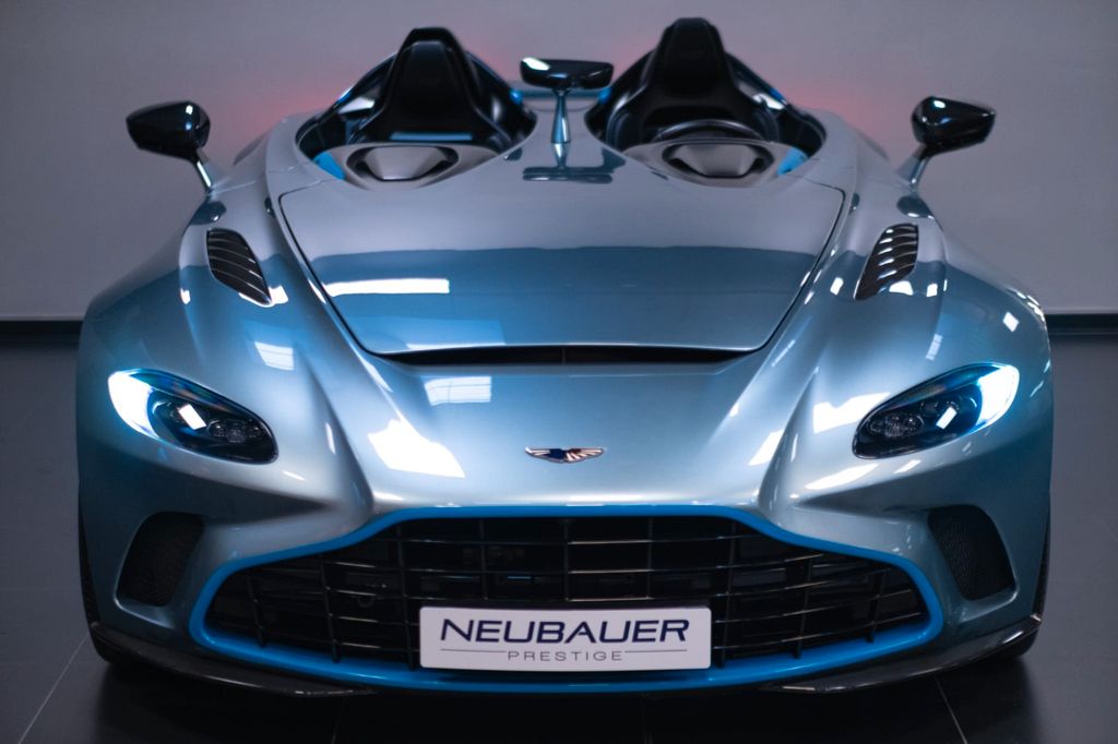 Aston Martin V12 Vantage 2022