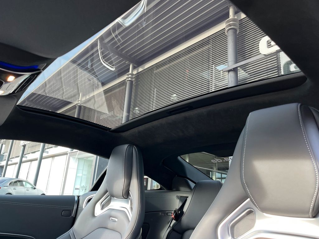 Mercedes-Benz AMG GT 2025