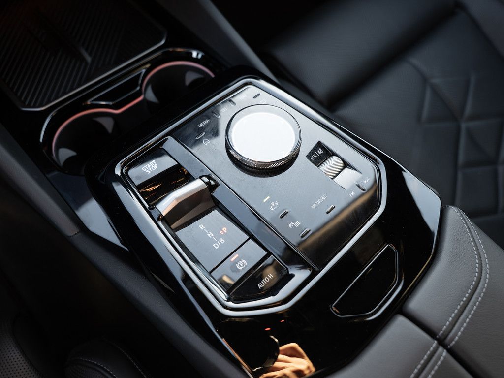 BMW i5 2024
