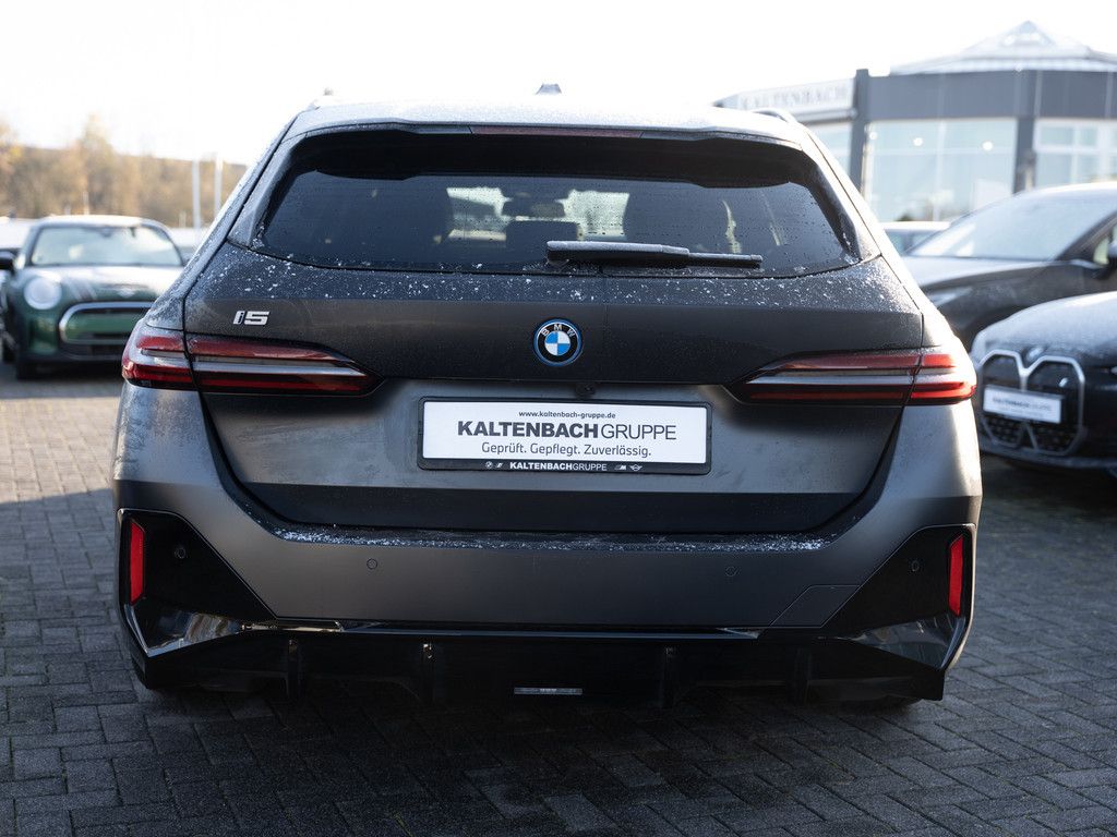 BMW i5 2024
