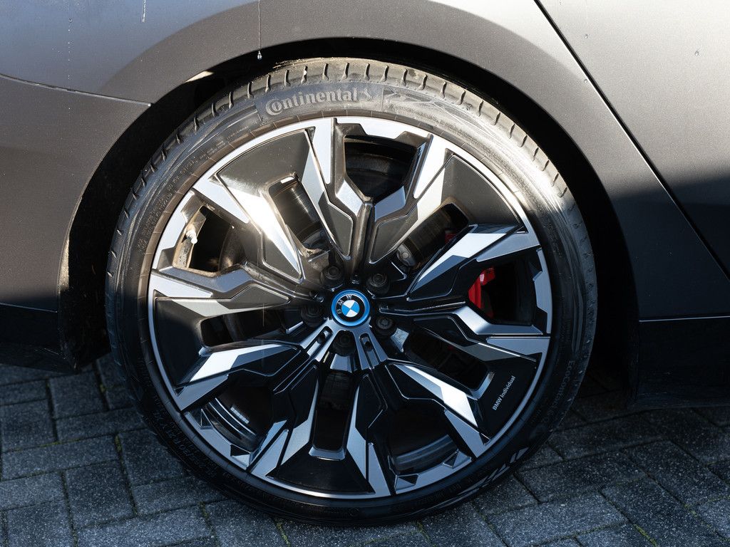 BMW i5 2024