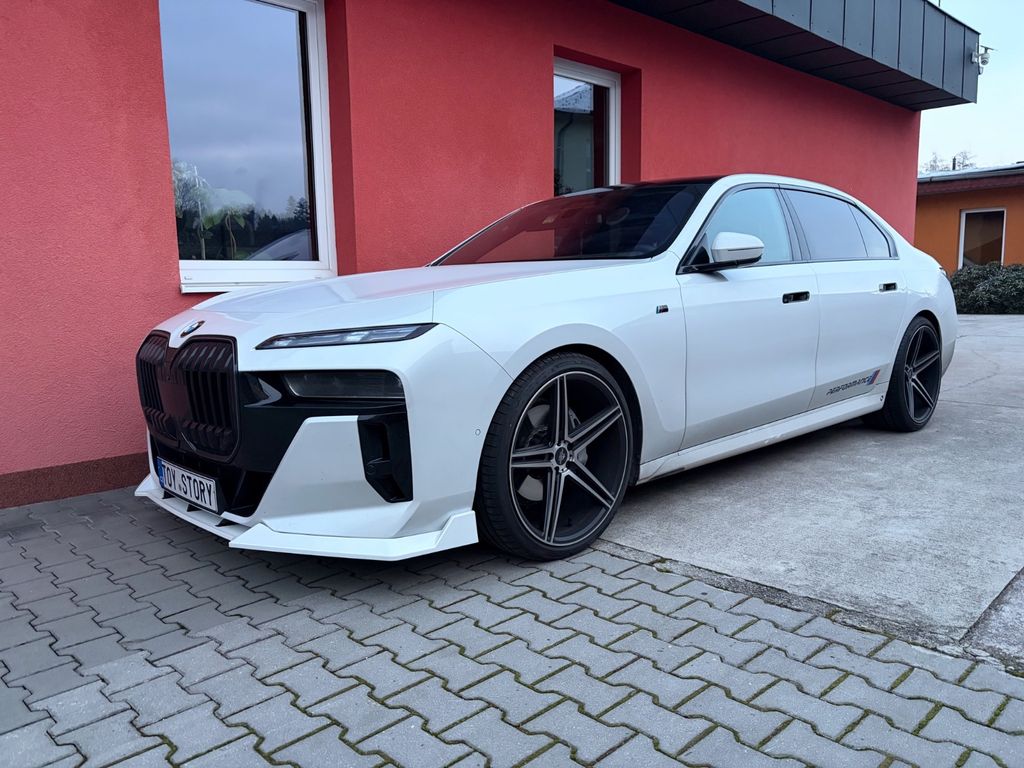 BMW 740 2023