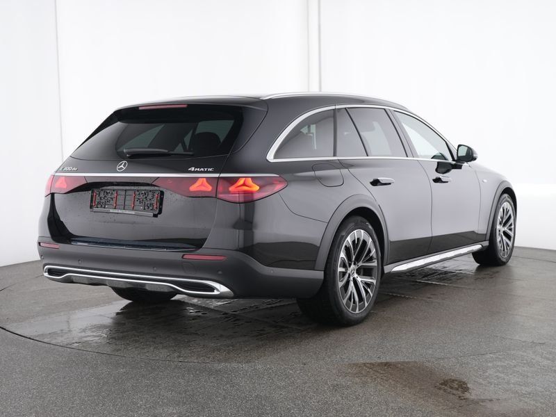 Mercedes-Benz E 300 2025