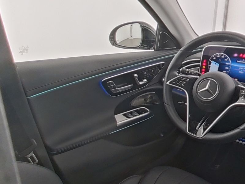 Mercedes-Benz E 300 2025