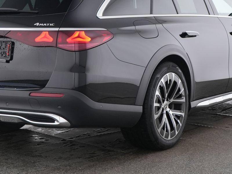 Mercedes-Benz E 300 2025