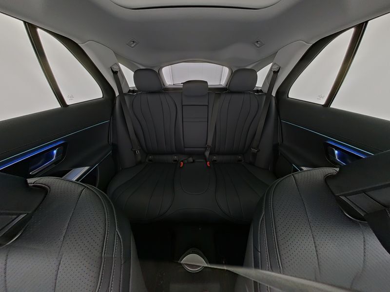 Mercedes-Benz E 300 2025