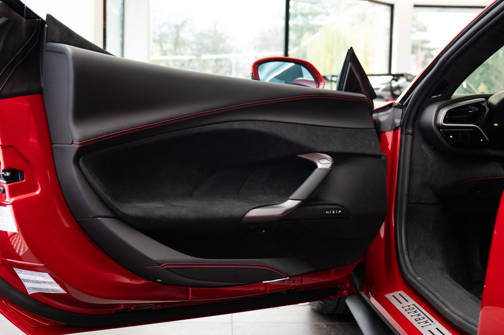 Ferrari 296 GTS 2025