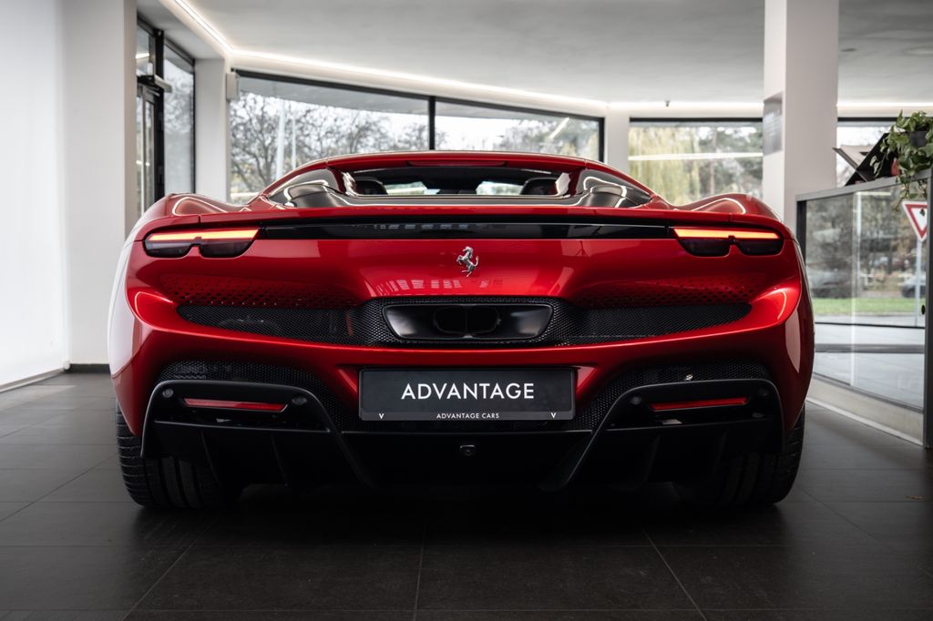 Ferrari 296 GTS 2025