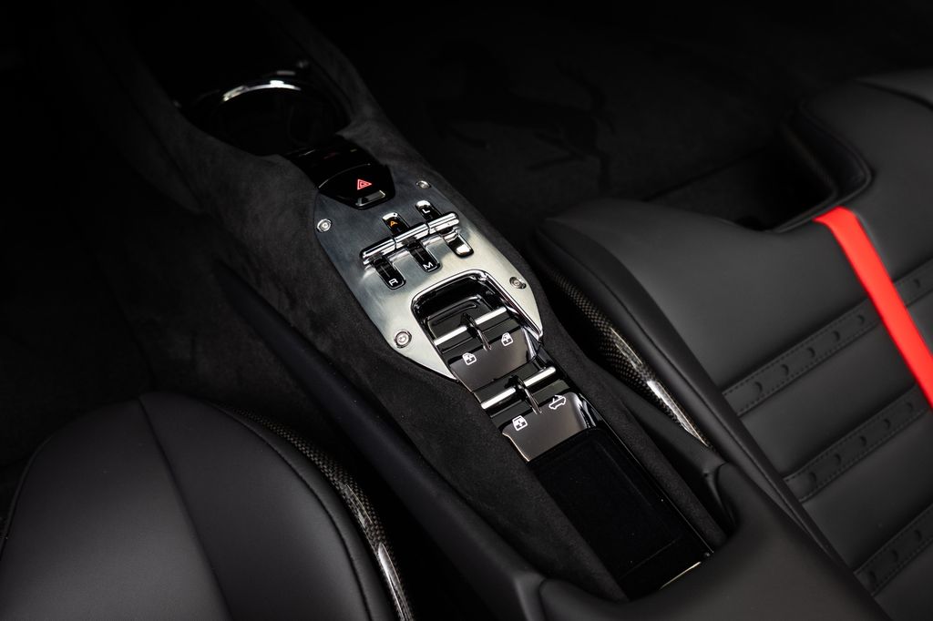Ferrari 296 GTS 2025
