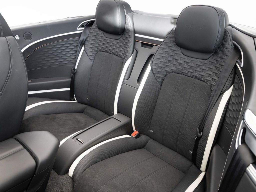 Bentley Continental GTC 2024