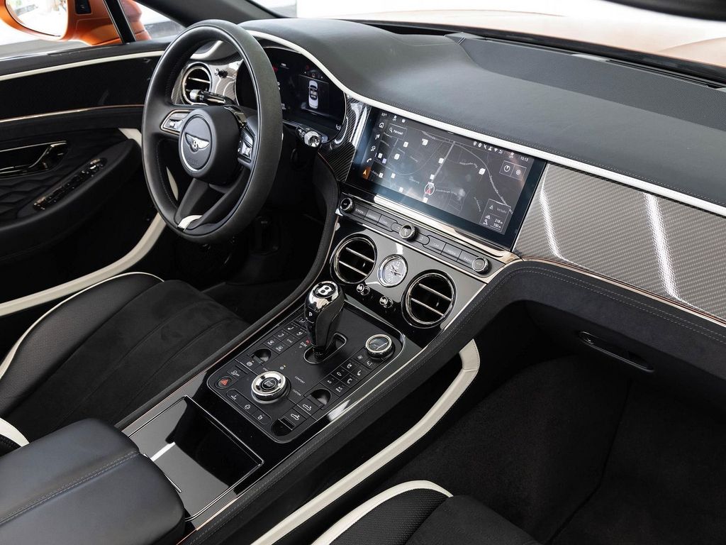 Bentley Continental GTC 2024