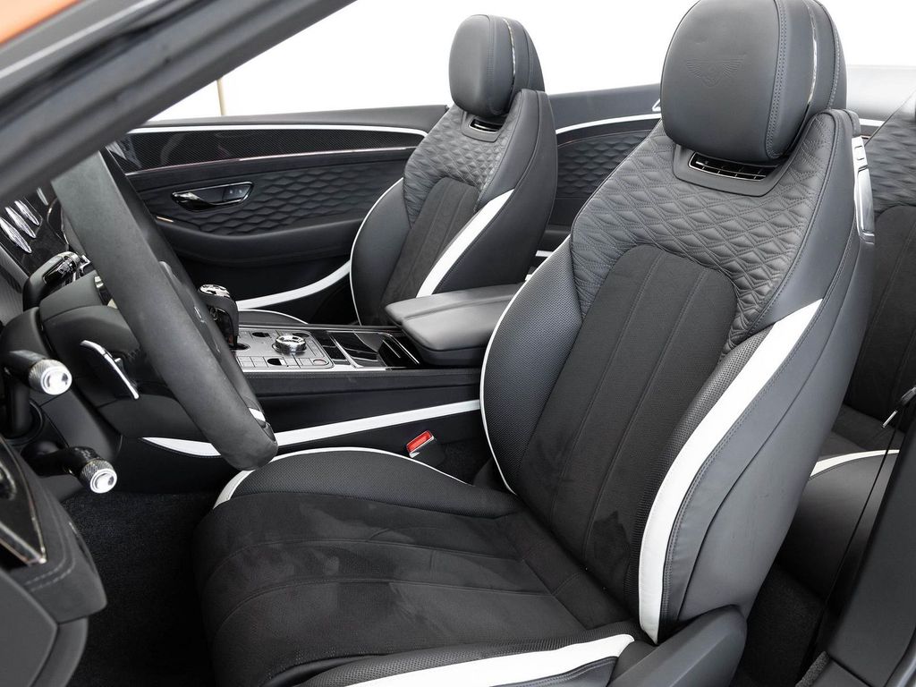 Bentley Continental GTC 2024