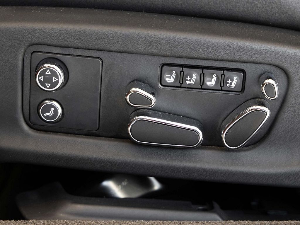Bentley Continental GTC 2024