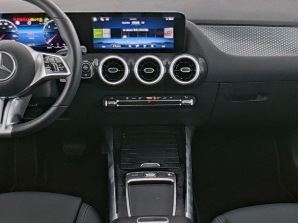 Mercedes-Benz B 220 2025