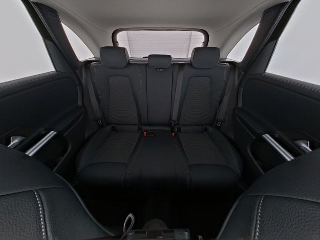 Mercedes-Benz B 220 2025