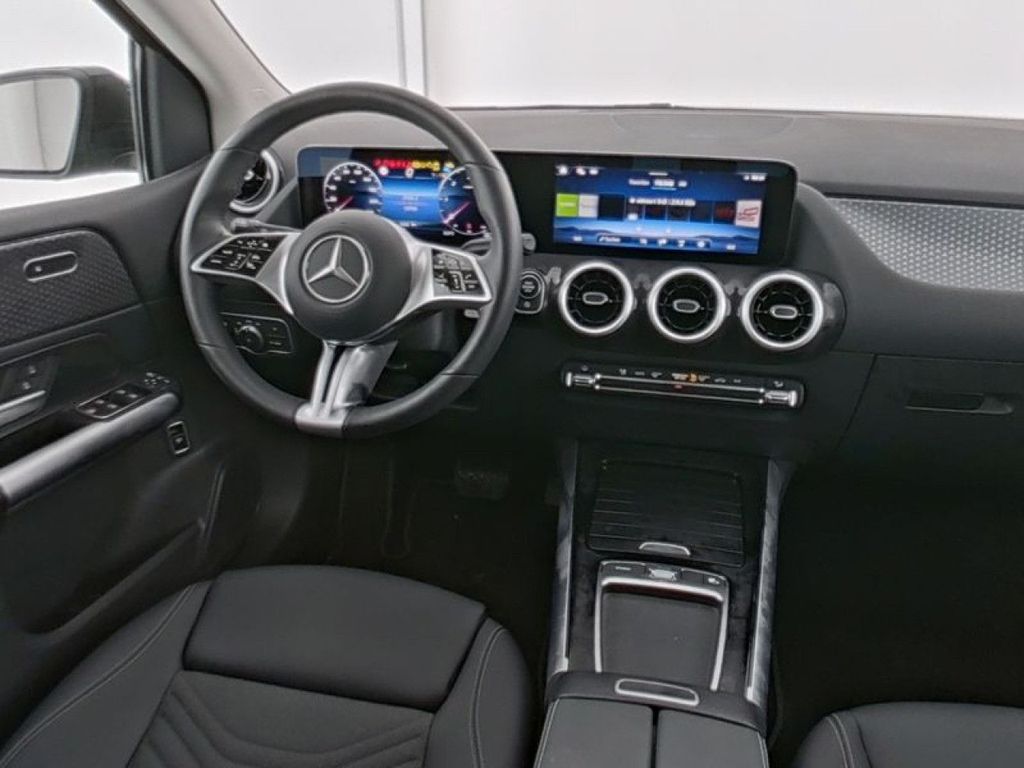 Mercedes-Benz B 220 2025