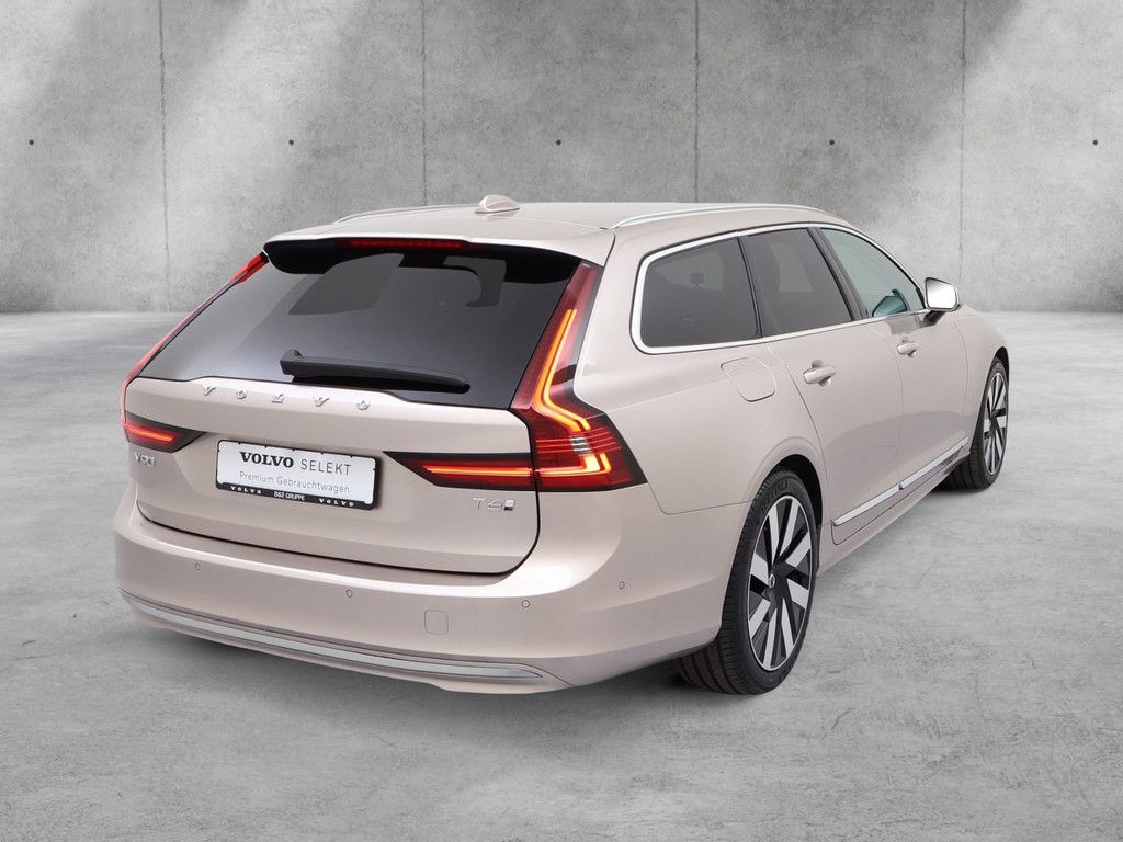 Volvo V90 2025