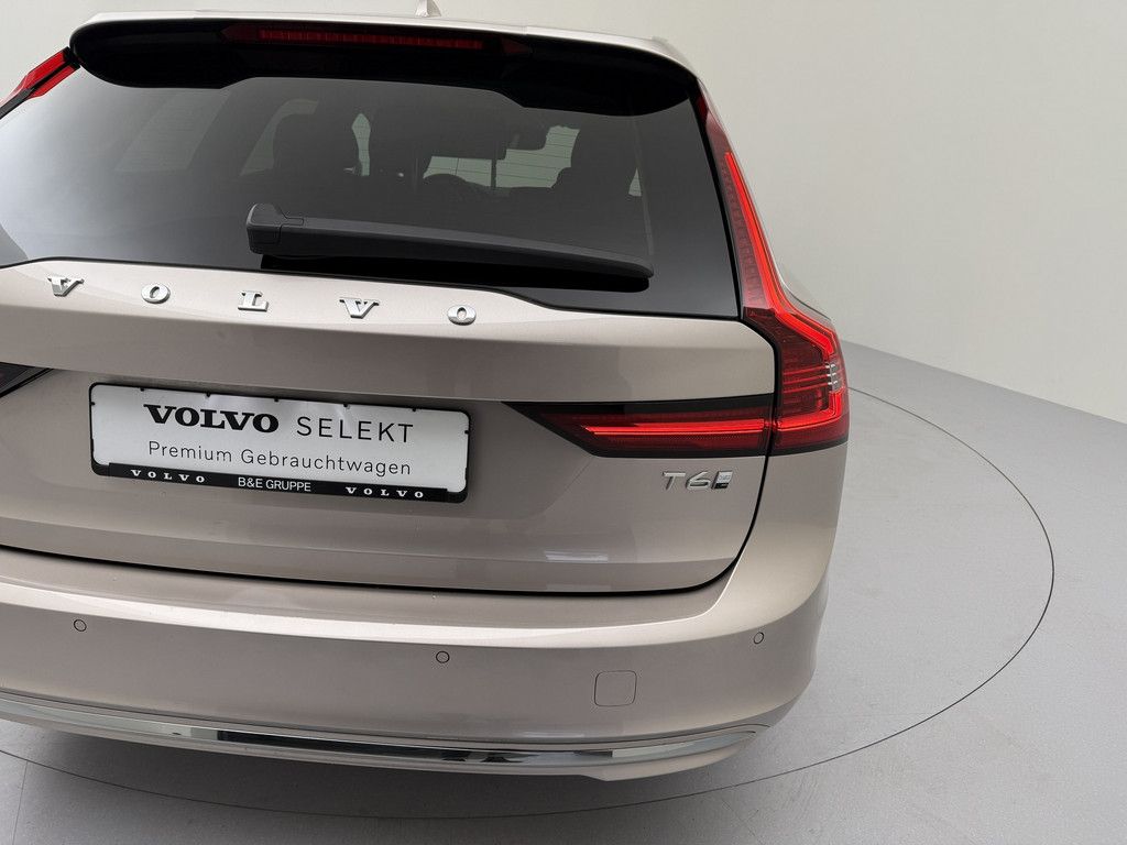 Volvo V90 2025