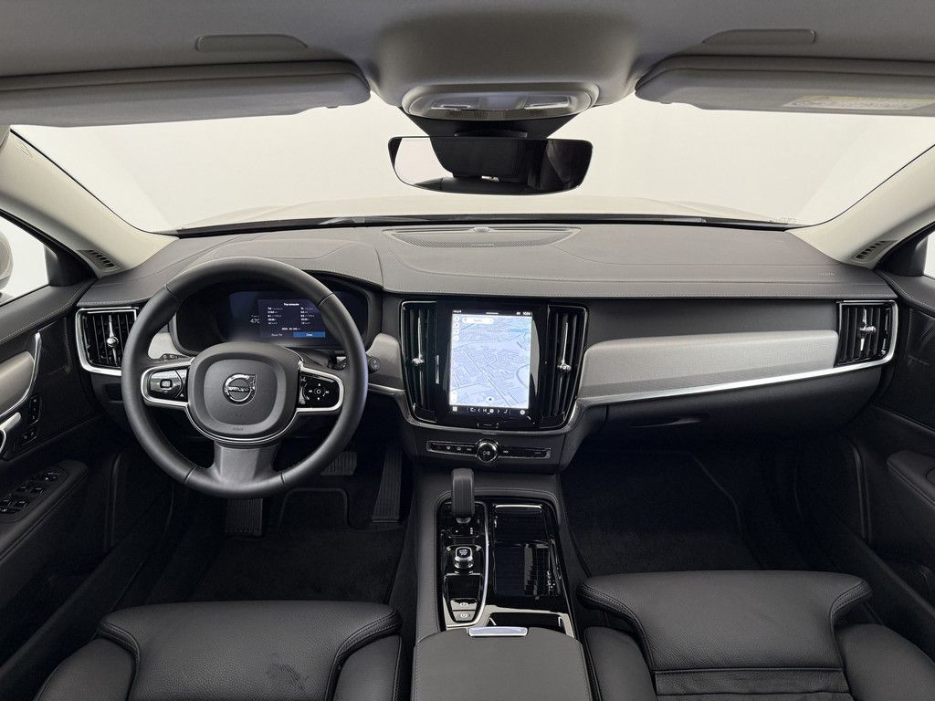 Volvo V90 2025