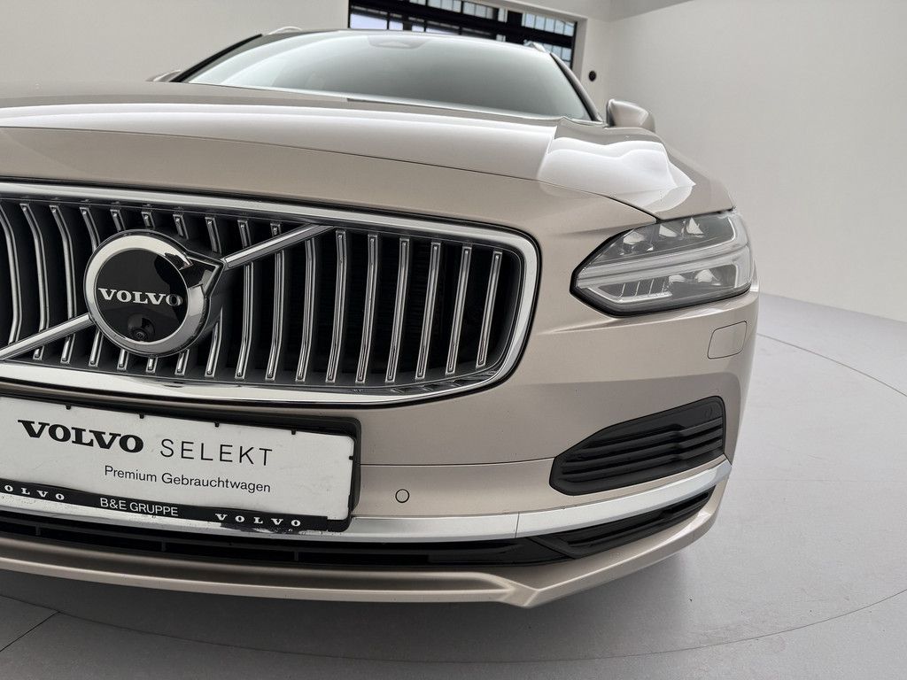 Volvo V90 2025