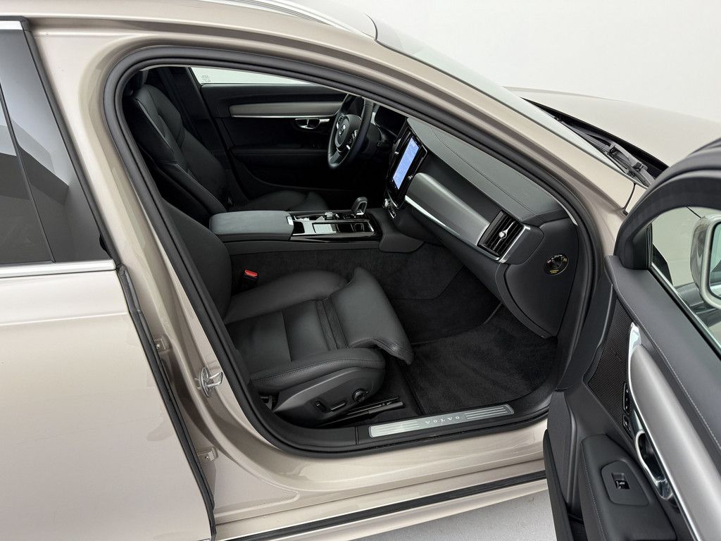 Volvo V90 2025