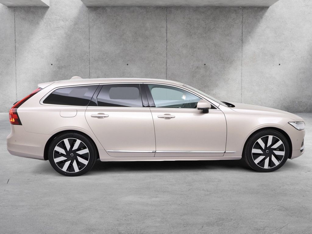 Volvo V90 2025