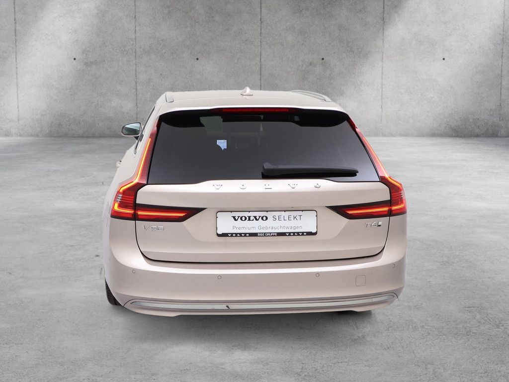 Volvo V90 2025