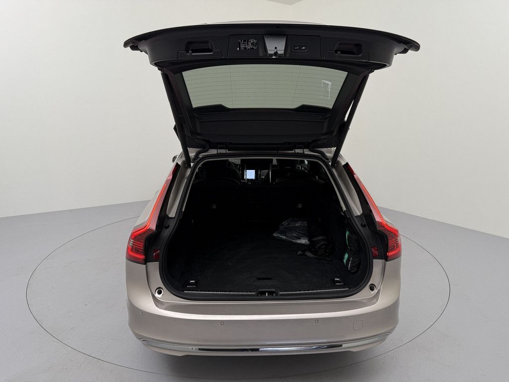 Volvo V90 2025
