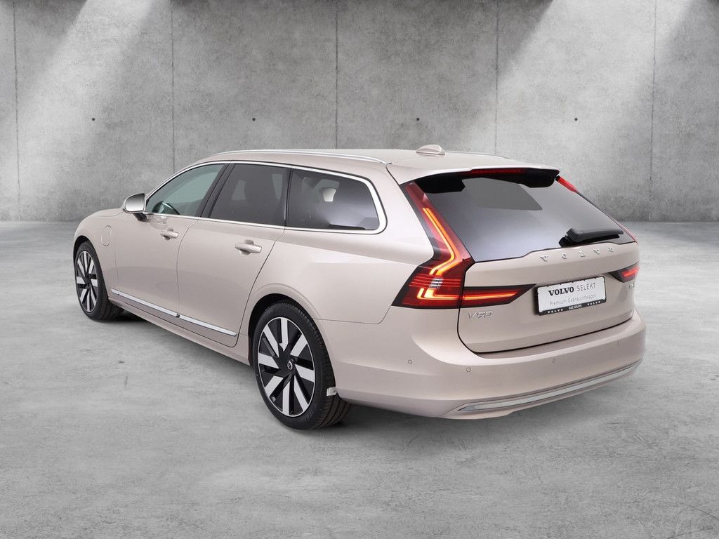 Volvo V90 2025