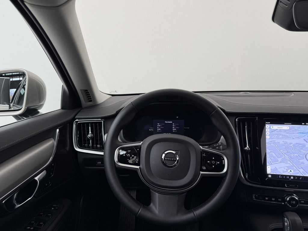 Volvo V90 2025