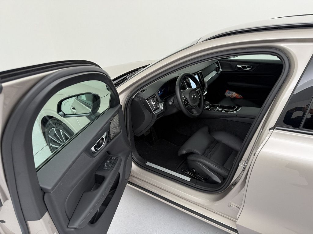 Volvo V60 2025