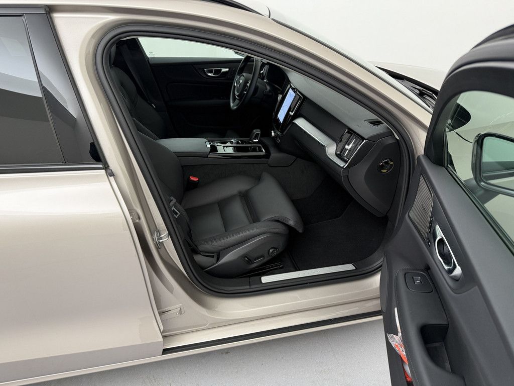 Volvo V60 2025