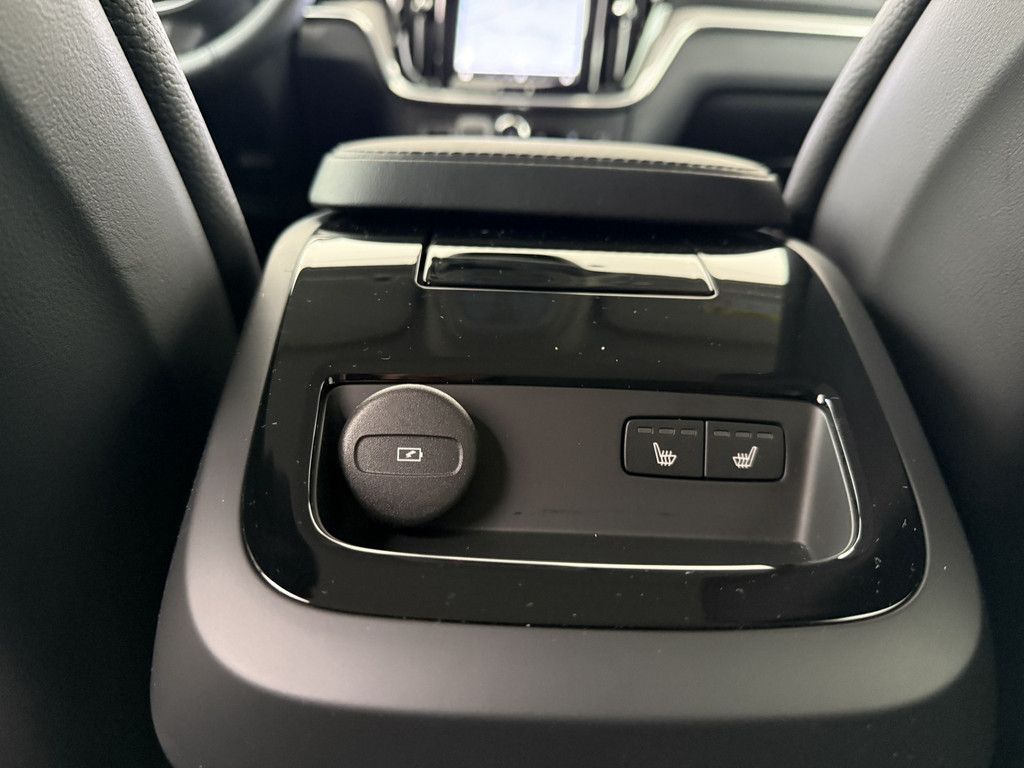 Volvo V60 2025