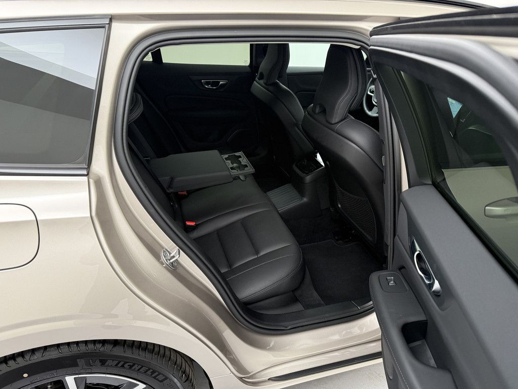 Volvo V60 2025