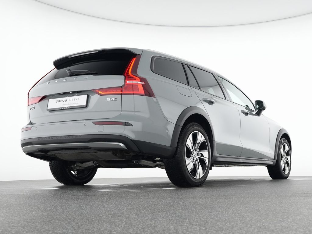 Volvo V60 Cross Country 2024